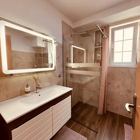 Grace's Centre Apartment Shkoder